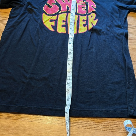 Canvas Sweet Fever graphic tee. Black. Large - Picture 5 of 5